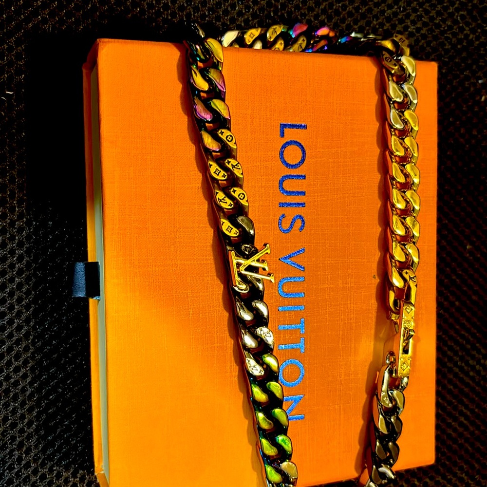 Louis Vuitton iridescent necklace like new